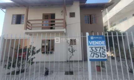Casa de 04 dormitórios residencial e comercial em Forquilhinhas  -  São José