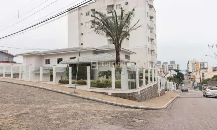 Casa com 3 quartos à venda na Rua Virgilino Ferreira de Souza, 658, Barreiros, São José