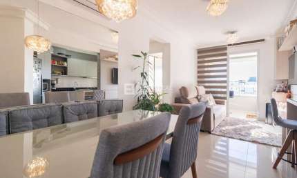 Apartamento com 2 dormitórios no Abraão  -  Florianópolis