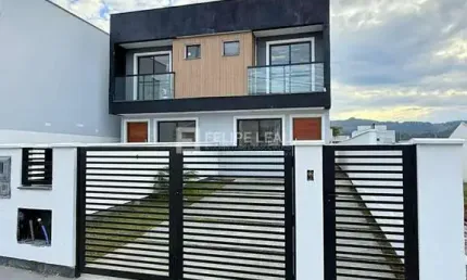Casa com 2 quartos à venda na Rua Royale, Caminho Novo, Palhoça