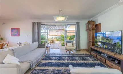 REMAX VENDE Casa / Sobrado a Venda no Jardim das Paineiras, com 03 suítes, salas e cozinhas integradas, 04 banheiros, 01 lavabo, 05 vagas de garage