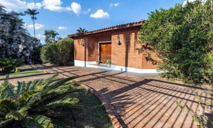 RE/MAX Vende Casa Térrea no Parque Xangrilá, 1.204 m2 de Área Total, Piscina, R$1.850.000,00