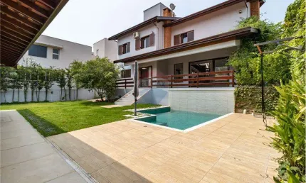 RE/MAX VENDE Casa em condomínio em Sousas, SP, com 4 quartos, 4 vagas, 337,11M2, R$ 2.235.000,00 Condomínio Arboreto dos Jequitibás.