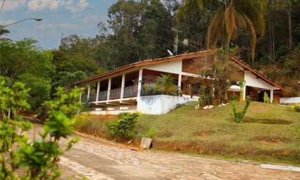 RE/MAX VENDE SITIO 2 CASAS 9 QUARTOS 12 MILHÕES CENTRO ÁGUAS DE LINDÓIA / SP