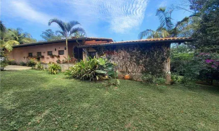 Re/max vende  chácara de 4.270 m2 por r$1.000.000,00 com casa ampla, piscina e casa de caseiro. são roque / sp