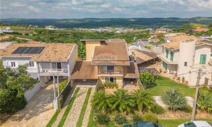 RE/MAX  VENDE CASA LOTEAMENTO CAMINHOS DE SAN CONRADO - 3 QUARTOS - 1 SUÌTE  - PISCINA - CHURRASQUEIRA