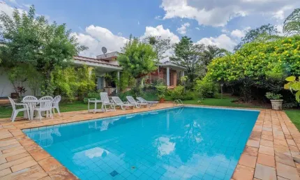 RE/MAX Vende CASA - CAMINHOS DE SAN CONRADO - 410 M² - 4 QUARTOS - 4 SUÍTES - PISCINA - ACEITA PET