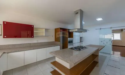 RE/MAX VENDE Casa em Condomínio, 5 quartos, 3 suítes, 8 vagas, 470M² - R$2.450.000 Condomínio Triângulo, Barão Geraldo, Campinas/SP