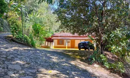 RE/MAX VENDE  Separadamente - Fazenda e Sítios em Serra Negra 62,89 hectares 7 casas 2 lagos e nascente de água