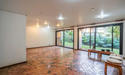 RE/MAX VENDE Casa Pq São Quirino, Campinas - SP, com 5 suítes, salas amplas, piscina, quiosque, em meio a natureza