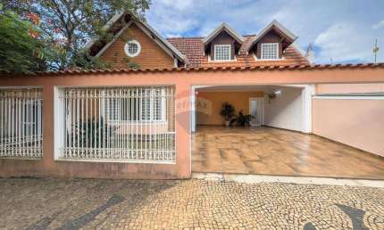 RE/MAX VENDE Casa térrea com piscina , 4 quartos, sendo 1 suíte, 4 vagas, 189M² - R$982.00,00, Jardim Eulina, Campinas/SP
