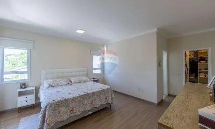 RE/MAX VENDE Casa  3 quartos  1 suíte  R$ 1.870.000,00   232, 26 m²  Residencial Terras de São Francisco  Vinhedo-SP