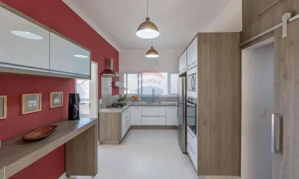RE/MAX VENDE Casa  3 quartos  1 suíte  R$ 1.870.000,00   232, 26 m²  Residencial Terras de São Francisco  Vinhedo-SP