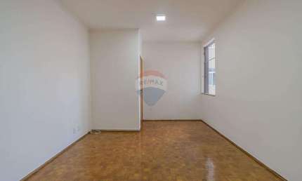 REMAX VENDE apartamento 2 quartos, 2 banheiros, 1 vaga coberta, sala 2 ambientes, 3º andar - Botafogo