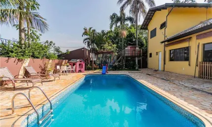 Chácara residencial, 4 quartos e 2 suítes, piscina, campo de futebol, área construída de 224,18m² e terreno 1.333,52 m² por R$1.250.000,00 – C