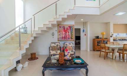 RE/MAX Vende Casa com 3 Suítes no Condomínio Ville Sainte Hélène - R$ 2.950.00,00