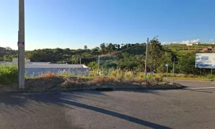 RE/MAX VENDE Terreno Comercial / Residencial em Portal Aliança, com 299,45 m2, em São João da Boa Vista / SP
