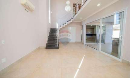 RE/MAX VENDE Sobrado (esquina), 03 quartos (sendo 1 suíte), área gourmet e piscina, no Terras do Cancioneiro, Paulínia.