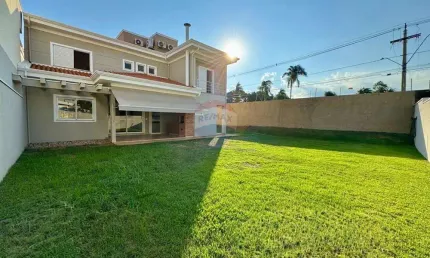 RE/MAX ALUGA Sobrado com 3 quartos, 1 suíte, 4 vagas - 220m², Condomínio Manacás, Paulínia/SP R$7.700,00