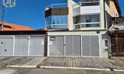 Mirim – sobrado triplex com terraço e churrasqueira a 200m da praia