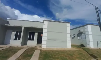 casa no condomínio Athenas com 2 Quartos sendo uma suíte