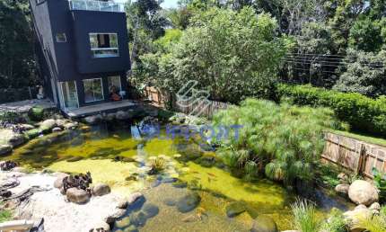 Encantadora Casa Triplex com Lago Artificial à Venda em Nova Guarapari - Um Paraíso Particular a Po