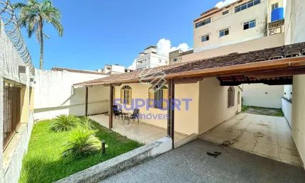Casa 3 quartos em Muquiçaba com quintal amplo, churrasqueira, 5 vagas e localização estratégica, es