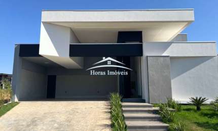 Imperdível casa de luxo à venda em condomínio exclusivo em Cuiabá-MT: 04 quartos, 03 suítes, 2 salas, 4 banheiros, 4 vagas de garagem, 303,62 m² de área!