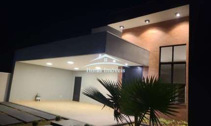 Casa à venda em Chapada dos Guimarães-MT: 3 quartos, 3 suites, 1 sala, 4 vagas, 200m² - Bairro Bom Clima!