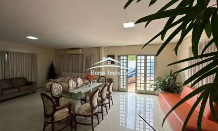Casa para locação em Cuiabá-MT, Bairro Ribeirão do Lipa - 5 quartos, 2 suítes, 5 banheiros, 330m² de área. Venha conferir!