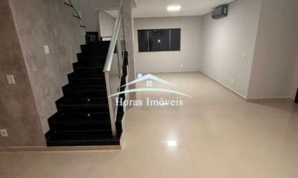 Casa em Condomínio de Luxo no Jardim Imperial, Cuiabá-MT: 4 Quartos, 2 Suítes, 3 Salas, 4 Banheiros, 2 Vagas, 230m².