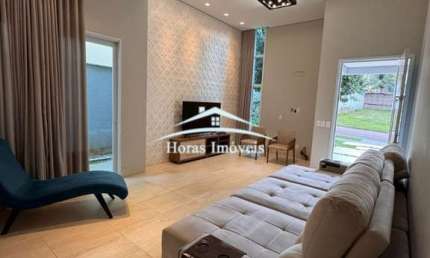 Imóvel de luxo: Casa em condomínio no Jardim Imperial, Cuiabá-MT. 3 quartos, 3 suítes, 2 salas, 4 banheiros, 200m².