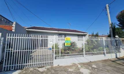 Casa com 3 quartos para alugar na Rua João Teixeira de Carvalho, 549, Cruzeiro, São José dos Pinhais, 70 m2 por R$ 2.600