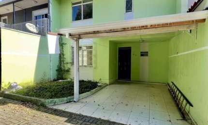 Casa com 3 quartos à venda na Rua Desembargador Antônio de Paula, 3138, Boqueirão, Curitiba por R$ 395.000