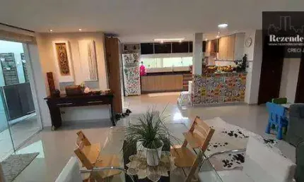 C-SO1074 Curitiba, excelente sobrado  5 Quartos, 4 Banheiros, 5 Vagas e churrasqueira