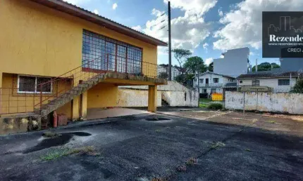 Casa com 5 dormitórios Imóvel averbado, quintal amplo espaço para media 8 a 10 carros ideal para uso comercial para clinicas.