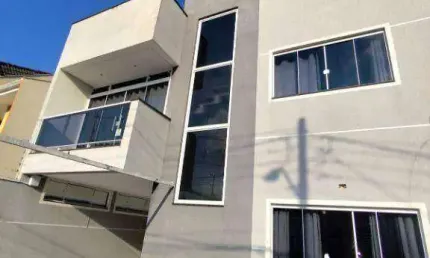 Sobrado com 3 quartos e 1 suíte a venda no Campo Comprido