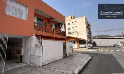 Casa com 3 quartos com mais 4 quitinetes à venda, - Jardim Iate Clube - Balneário Camboriú/SC