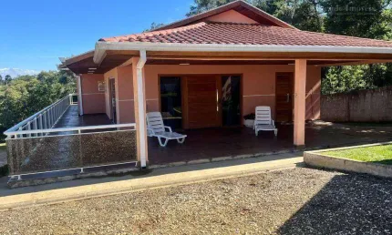 Maravilhosa Casa em Campo Magro,  São duas casas construídas em um amplo terreno, com 5.246,00 m²