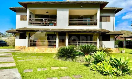 Lindo e amplo apartamento em condomínio fechado no bairro cidade jardim.