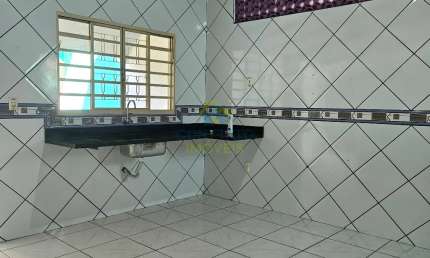 Casa de Rua, Jd Imperial, 02 suítes e 01 quarto , ampla - Valor 2.900,00