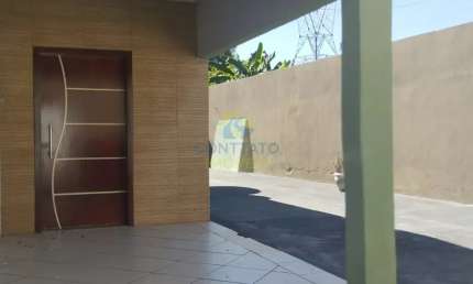 CASA 80m², 03 quartos, Edícula, Churrasqueira, 03 Garagens Valor 1.550,00