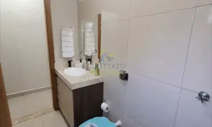 CASA 117m², 02 quartos sendo 01 suíte, 02 garagens , valor 2.700,00