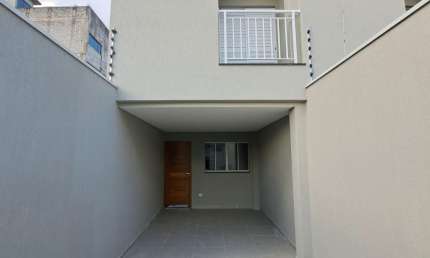 CASA FRONTAL COM 3 DORMS , SENDO 1 SUÍTE 2 VAGAS DE GARAGEM