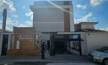 Casa frontal com 2 suites 1 vaga e acabamento completo , última unidade