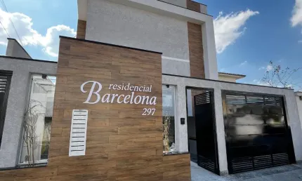 Casa frontal com 2 suites 1 vaga e acabamento completo , última unidade