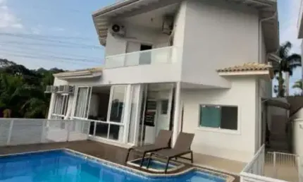 Casa em Condomínio MOBILIADA para Venda com 4 dormitórios, 5 vagas de garagem sendo 2 cobertas, com 400 m² - Aruã (Mogi das Cruzes)
