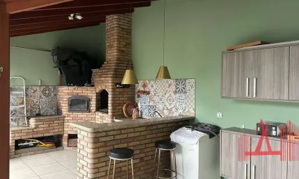 Sobrado em Condomínio para Locação com 3 dormitórios, 2 vagas de garagem, com 100 m² - Jardim São Pedro (Mogi das Cruzes)