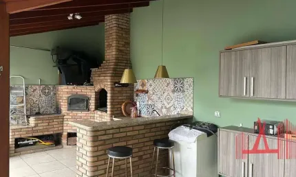 Sobrado em Condomínio para Locação com 3 dormitórios, 2 vagas de garagem, com 100 m² - Jardim São Pedro (Mogi das Cruzes)
