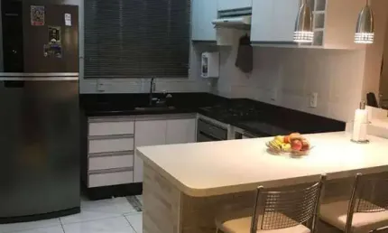 Sobrado em Condomínio MOBILIADO à Venda com 3 dormitórios, 2 vagas de garagem, com 120 m² - Jardim São Pedro (Mogi das Cruzes)